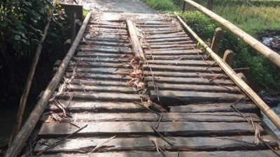 Jembatan Penghubung Desa Sangiang–Malingping Utara Rusak Parah, Warga Tuntut Perhatian