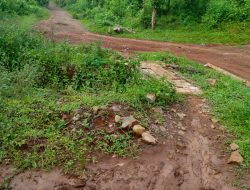 Jalan Poros Tiga Desa di Muncang Rusak Parah, Warga Pertanyakan Janji Pemerataan Infrastruktur
