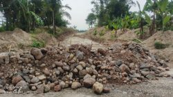 PT berkah halal thoyib, diminta selesai kan disoal tanah warga pake jalan.