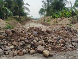 PT berkah halal thoyib, diminta selesai kan disoal tanah warga pake jalan.