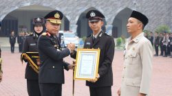 Dua Personel Polda Banten Terima Penghargaan atas Loyalitas dan Pengabdian