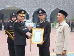 Dua Personel Polda Banten Terima Penghargaan atas Loyalitas dan Pengabdian