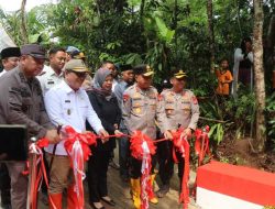 Kapolres Lebak Dampingi Kapolda Banten Penanaman 1.000 Pohon dan Resmikan Jembatan Merah Putih Presisi