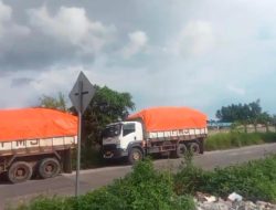 Pengendara Keluhkan Tronton Parkir Sembarangan di Bahu Jalan Raya Cikande–Rangkasbitung