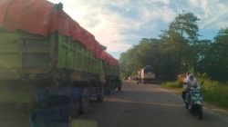 Tronton Parkir Sembarangan di Jawilan, Warga Minta APH Bertindak Tegas