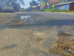 Baru Dibangun, Ruas Jalan Nasional Pandeglang–Rangkasbitung Rusak Lagi, Warga Keluhkan Debu dan Aspal Mengelupas