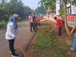 Pemerintah Kecamatan Curugbitung Gelar Aksi “Jum’at Bersih”, Giatkan Gotong Royong di Desa Sekarwangi