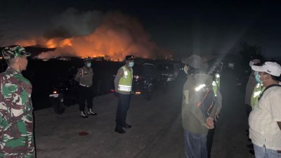 Kebakaran TPA Jatiwaringin, Upaya Pemadaman dan Evakuasi Terus Dilakukan