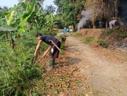 Warga Desa Pasir Kembang Gelar Jumsih, Sasar Jalan Kp. Rajab dan Area Pemakaman