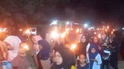 Pemdes Sekarwangi dan Warga Gelar Pawai Obor Sambut Tahun Baru Islam 1448 H