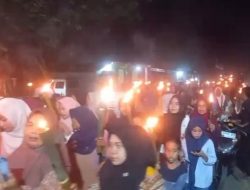 Pemdes Sekarwangi dan Warga Gelar Pawai Obor Sambut Tahun Baru Islam 1448 H