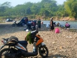 Kekeringan Melanda Sajira, Warga Terpaksa Berbondong-bondong Manfaatkan Sungai Ciberang