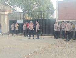 Pengamanan Gabungan Polsek Jawilan Bersama Personil Polres Serang  Dibantu TNI Amankan Aksi Masyarakat Junti Di PT Buditeksindo