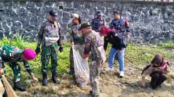 Peringatan HUT ke-81 TNI, Danramil 0313/Malingping Pimpin Bakti Teritorial Prima di Pantai Bagedur