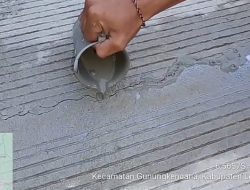 Viral beredar video Pekerjaan Jalan Beton Bang Andra di Gunung Kencana, Retak Diduga di Tetesi Cairan Semen