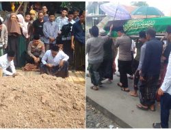 Kapolsek Jawilan dan Warga Antarkan KH. Jalaluddin bin Arsa ke Peristirahatan Terakhir
