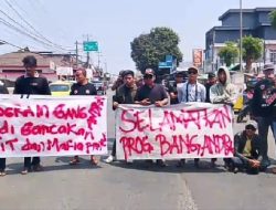Aliansi Masyarakat Peduli Pembangunan Unjuk Rasa Terkait Kualitas Buruk Jalan Bang Andra di Lebak Selatan
