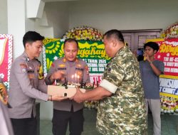 Sinergitas TNI-Polri di Serang, Polsek Kopo dan Polsek Jawilan Kompak Beri Kejutan HUT TNI ke-81 di Makoramil 0602-21/Kopo
