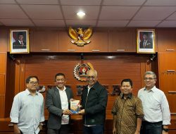 Pulihkan Kepercayaan Publik, Pengurus PWI Pusat Luncurkan Buku Model Manajemen Komunikasi Polri Berbasis PRISM