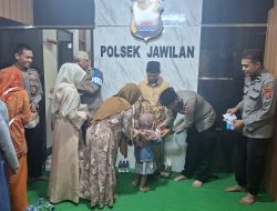 Jumat Berkah Penuh Haru! Kapolsek Jawilan AKP Erwan Nurwanda Bersama Personil Santuni 50 Anak Yatim di Aula Polsek