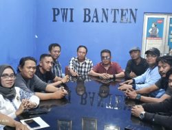 PWI BANTEN MURKA! WARTAWAN DIPUKULI OKNUM SAAT LIPUT AKSI – HP DIRAMPAS VIDEO DIHAPUS