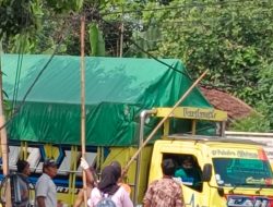Diduga Tersangkut Mobil Muatan Tinggi, Kabel Listrik Bertegangan Tinggi di Jalan Bahbul Lebak Terjuntai ke Tanah, Warga Segera perbaiki