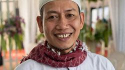 King Badak Bongkar Borok Jalan Poros Desa Bang Andra, Programnya Emas, Betonnya Abal Abal
