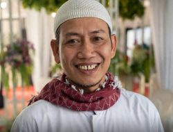 King Badak Bongkar Borok Jalan Poros Desa Bang Andra, Programnya Emas, Betonnya Abal Abal